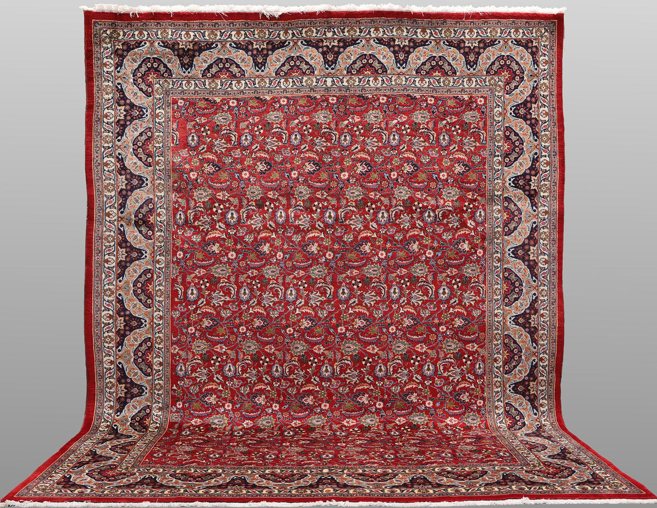 CARPET. Meshed, 385 x 294 cm.