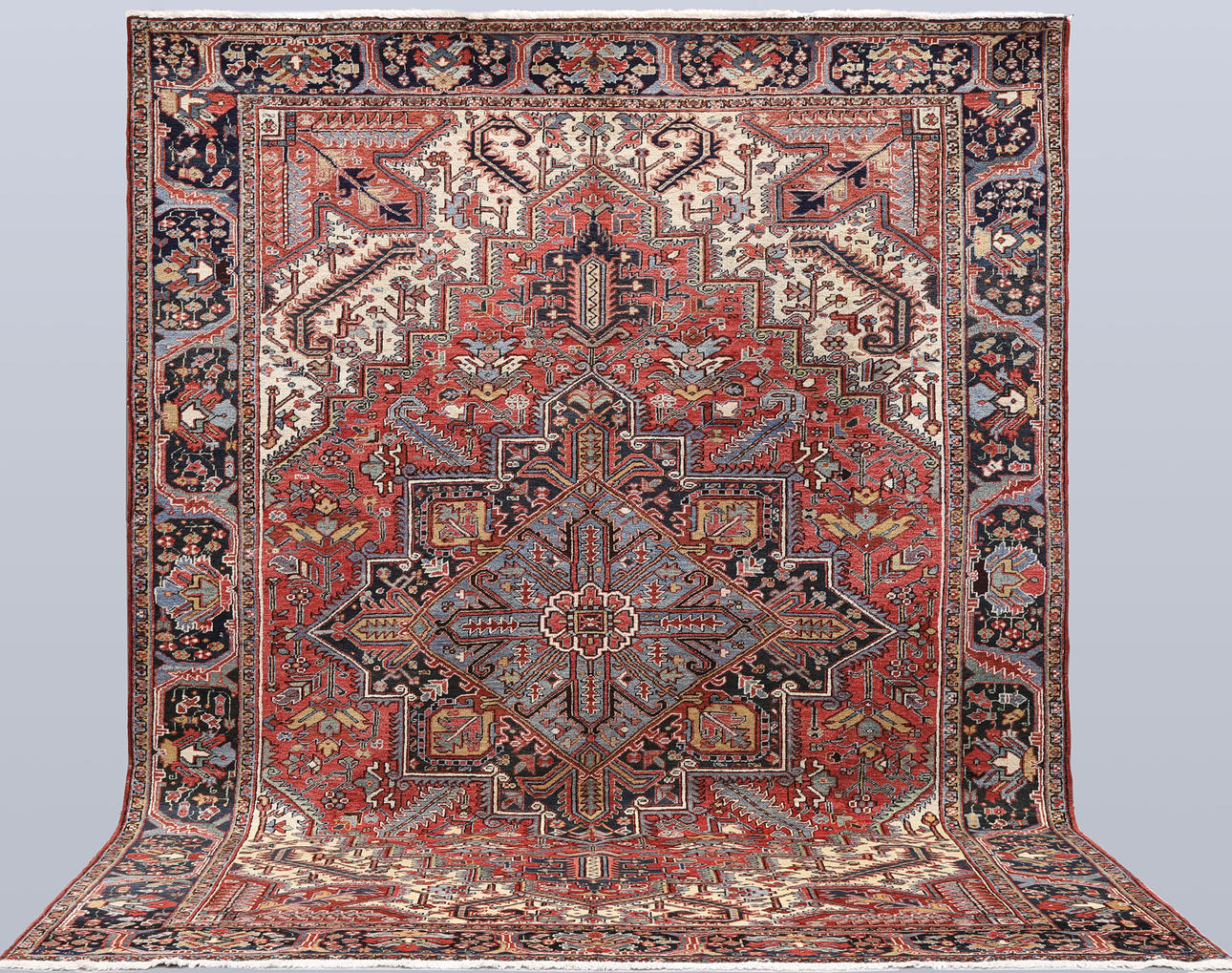 CARPET. Semiantique Heriz, 368 x 282 cm.