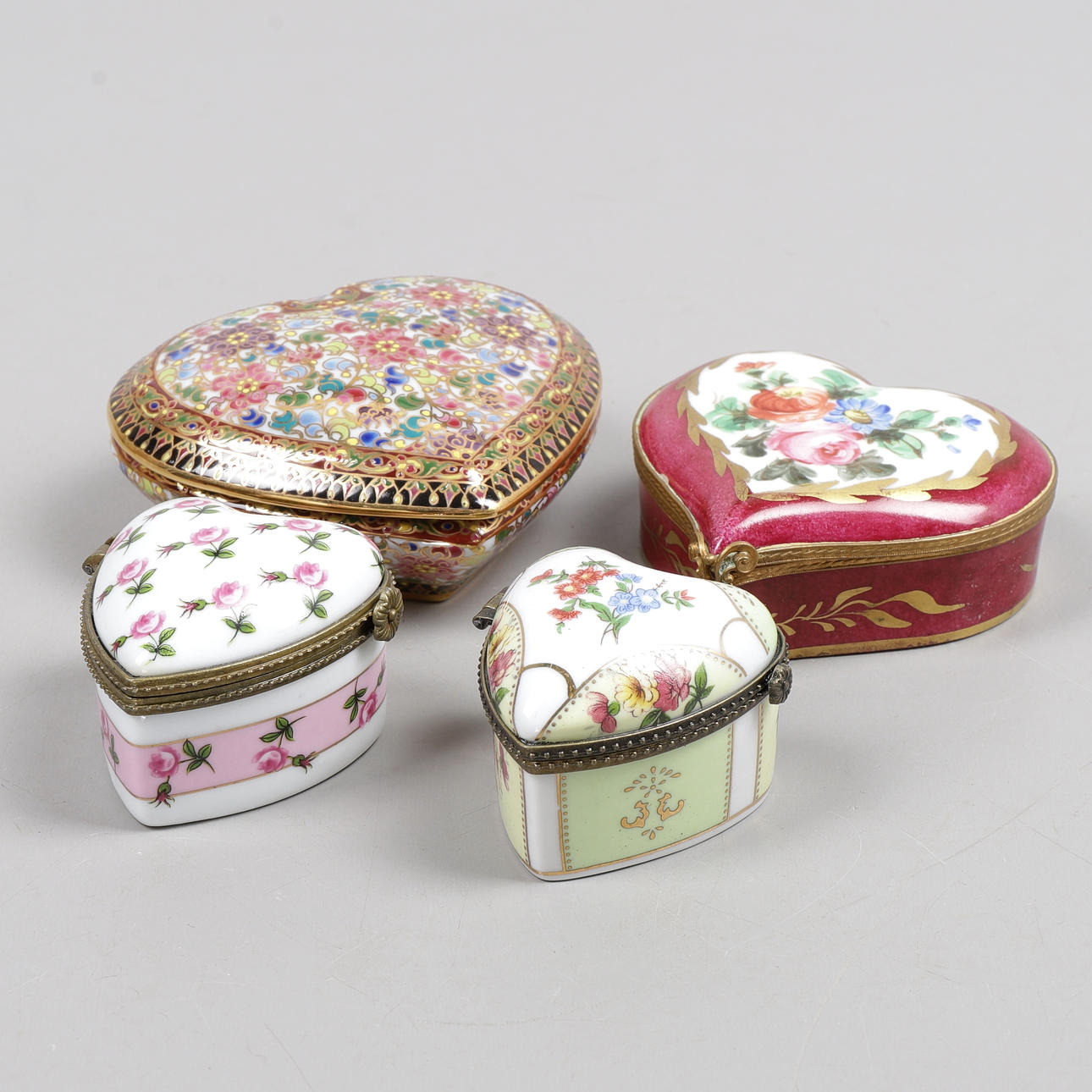 ASKAR, 4 st, porslin, hjärtformade.