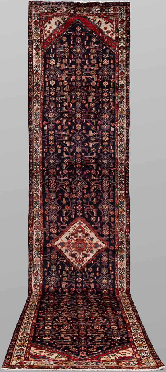 ORIENTMATTA, Hamadan gallerimodell, 529 x 112 cm.