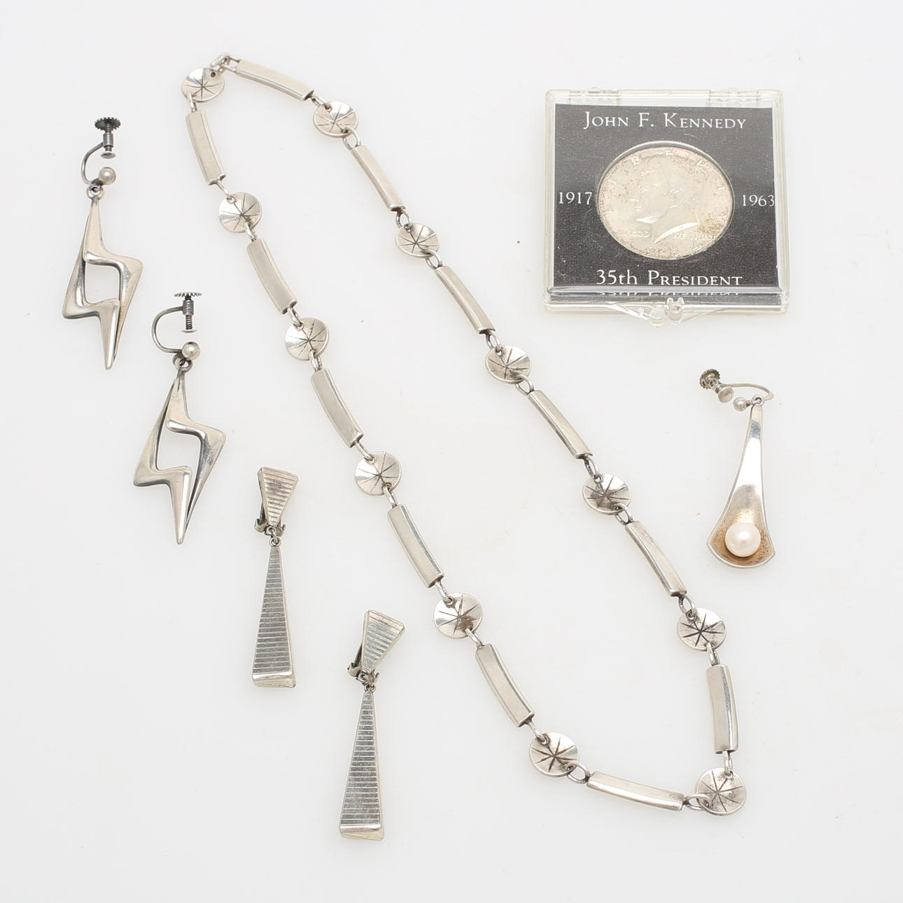 SMYCKEN samt MYNT, 7 delar, silver, vikt 46,64 gram, bla Trolle-Lindgren.