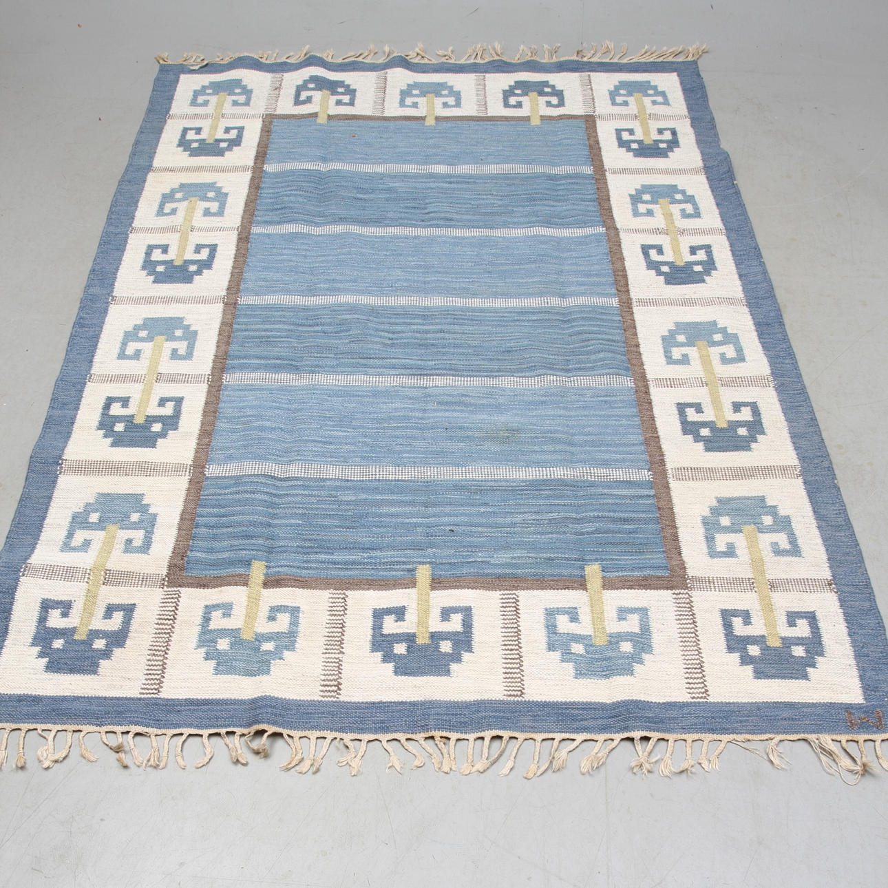 MATTA, röllakan, signerad M alt. W, ca 240 x 172 cm.