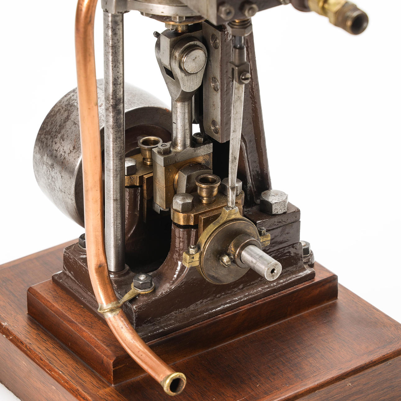 STEAM ENGINE, 1-cylinder engine, model of an inventoried vertical