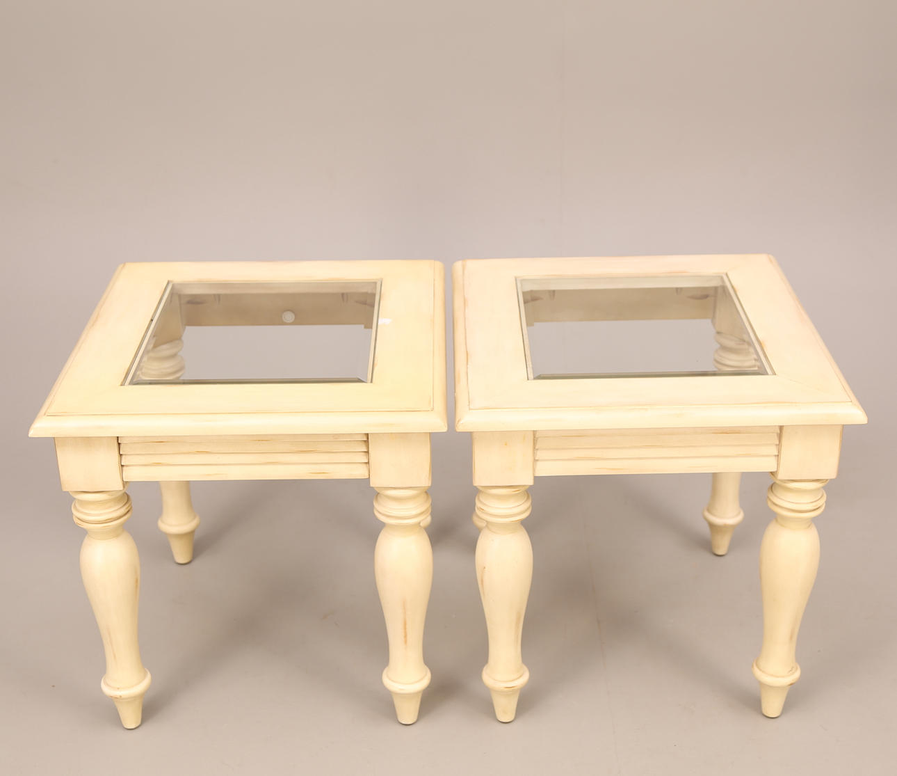 PÖYTÄ lasitasolla, pari, beige, shabby chic, 2000s.