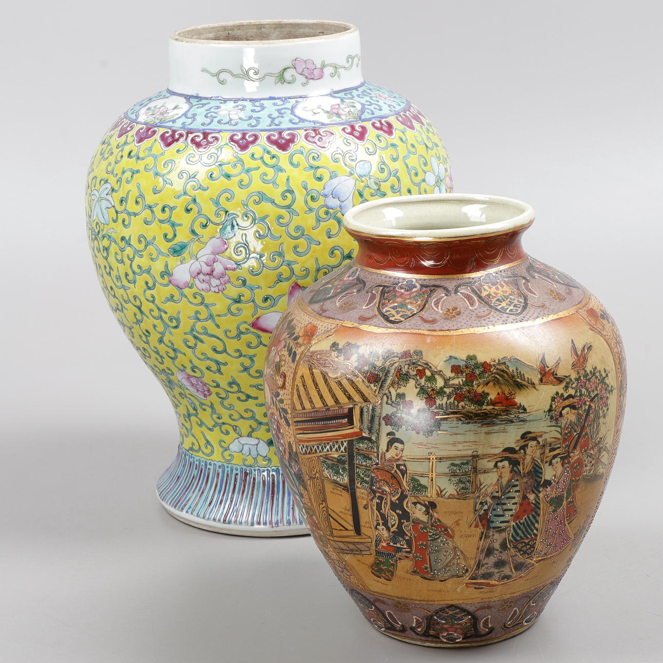 URNOR, 2 st, porslin, 1900-tal.