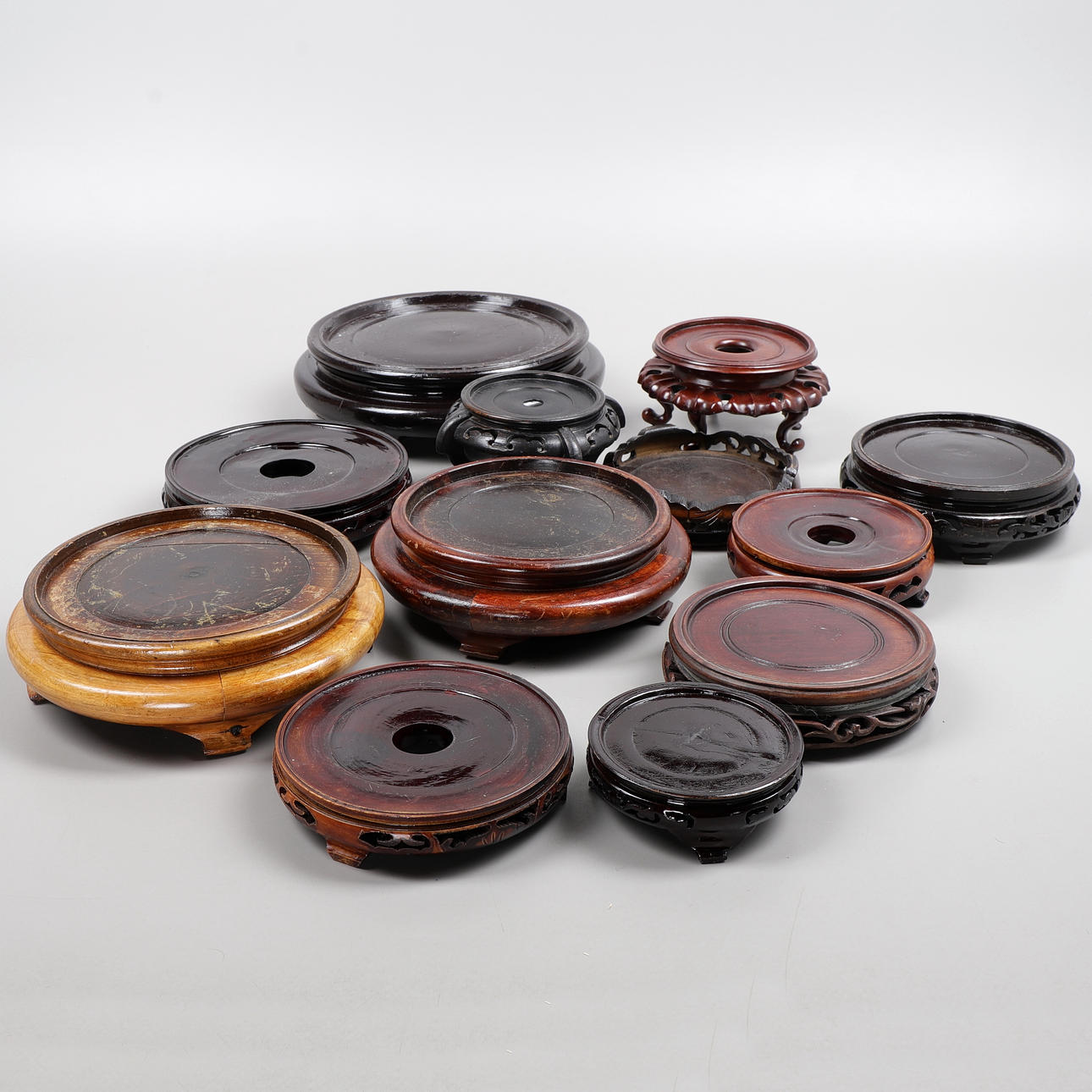 TRÄSOCKLAR, 12 st, Kina, 1900-tal.