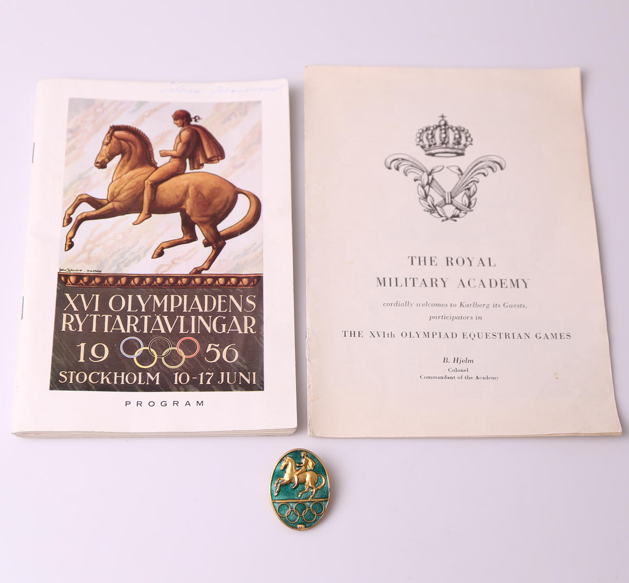 FUNKTIONÄRSBROSCH, OS 1956 Stockholm - Ryttarolympiaden + PROGRAM och BROSCHYR, OS 1956.