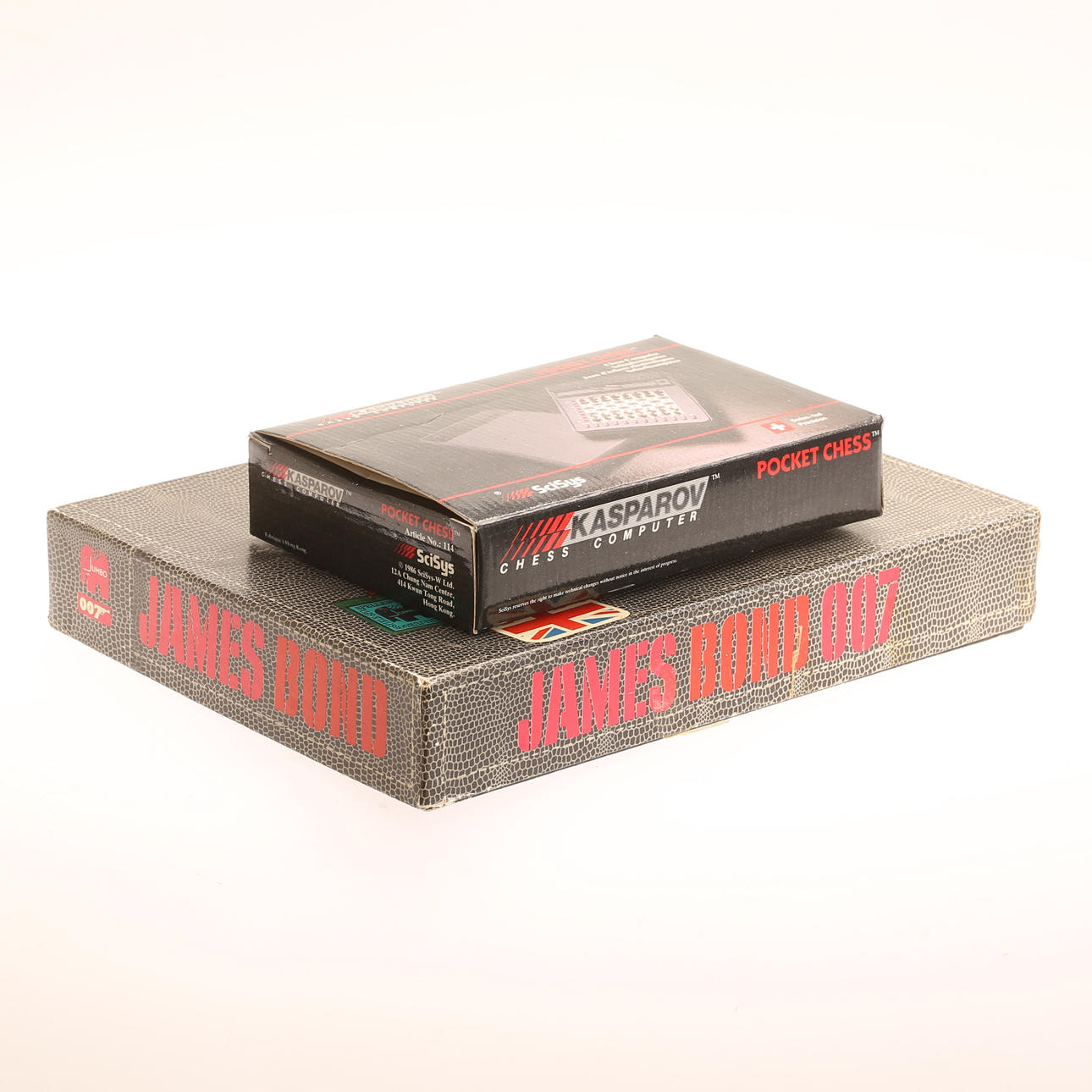 SPEL, 2 stycken, James Bond 007 och Pocket Chess Computer.