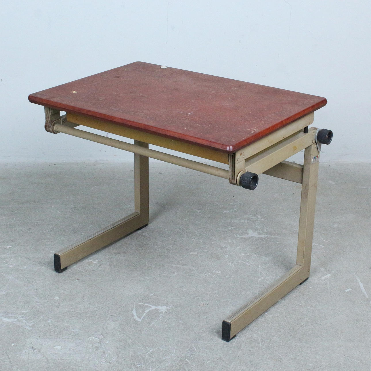 adjustable children's desk.
