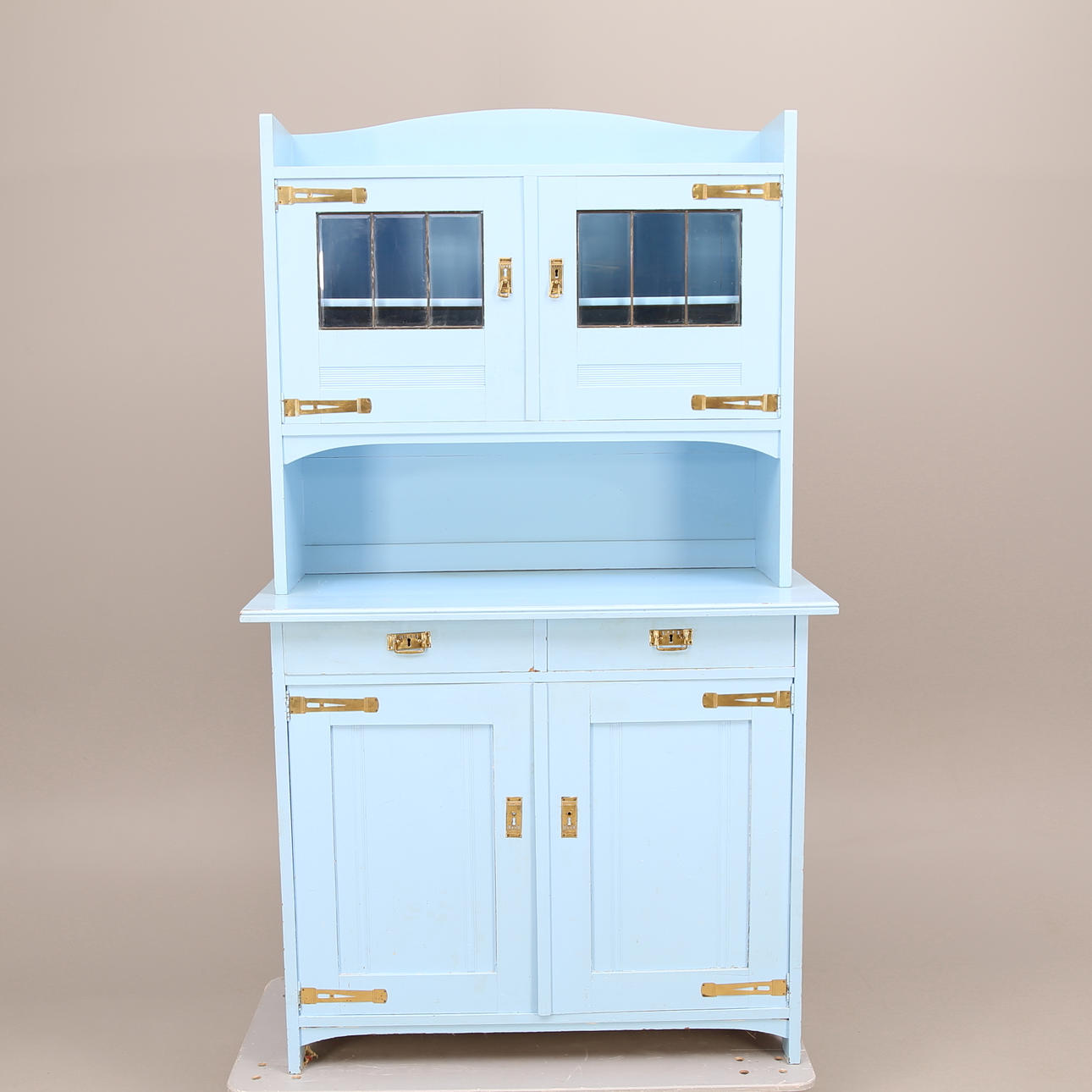 VITRINSKÅP, senare ommålad blå, 1900-tal.