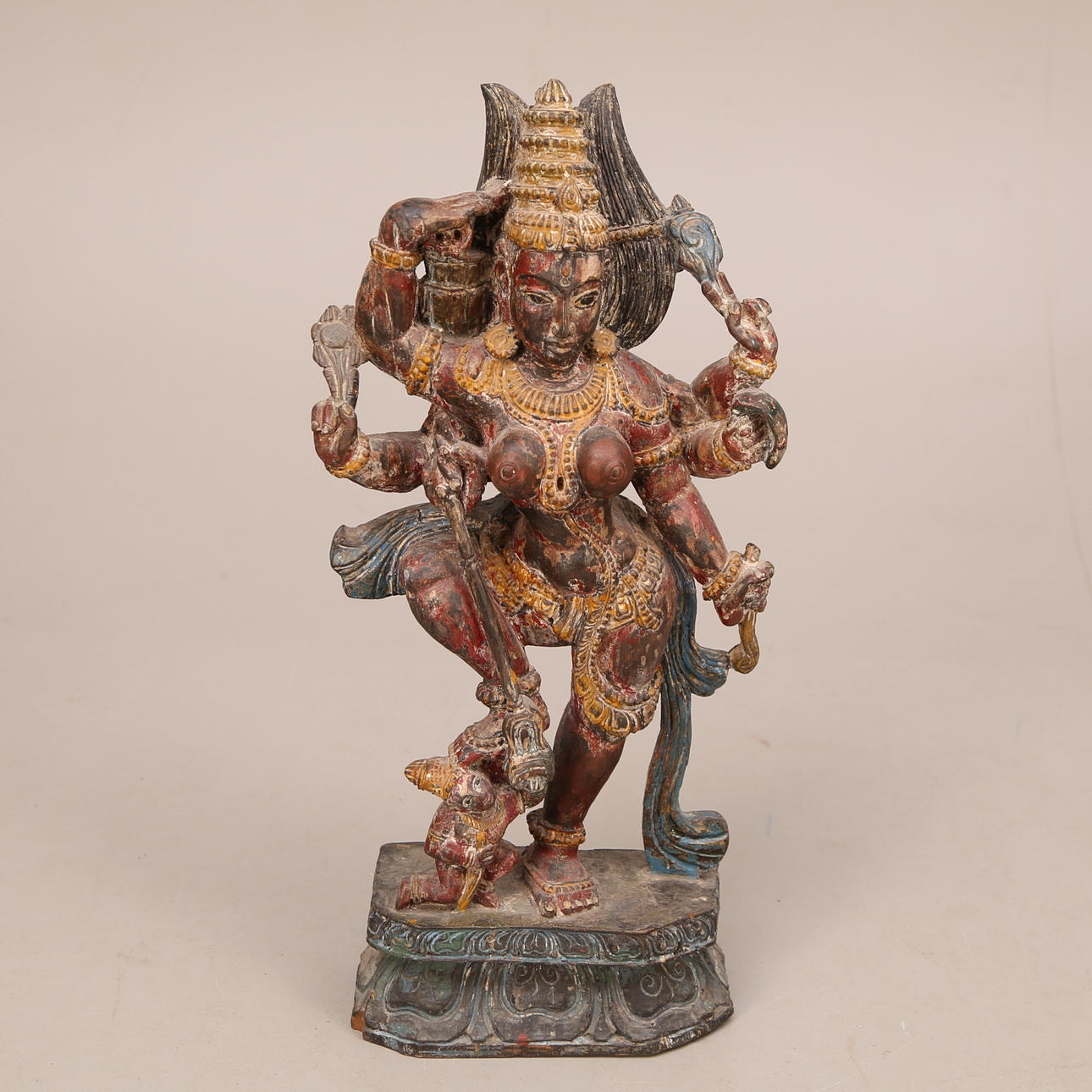 STATYETT, trä, kvinnlig gudinna med sex armar, orientalisk, 18-/1900-tal.