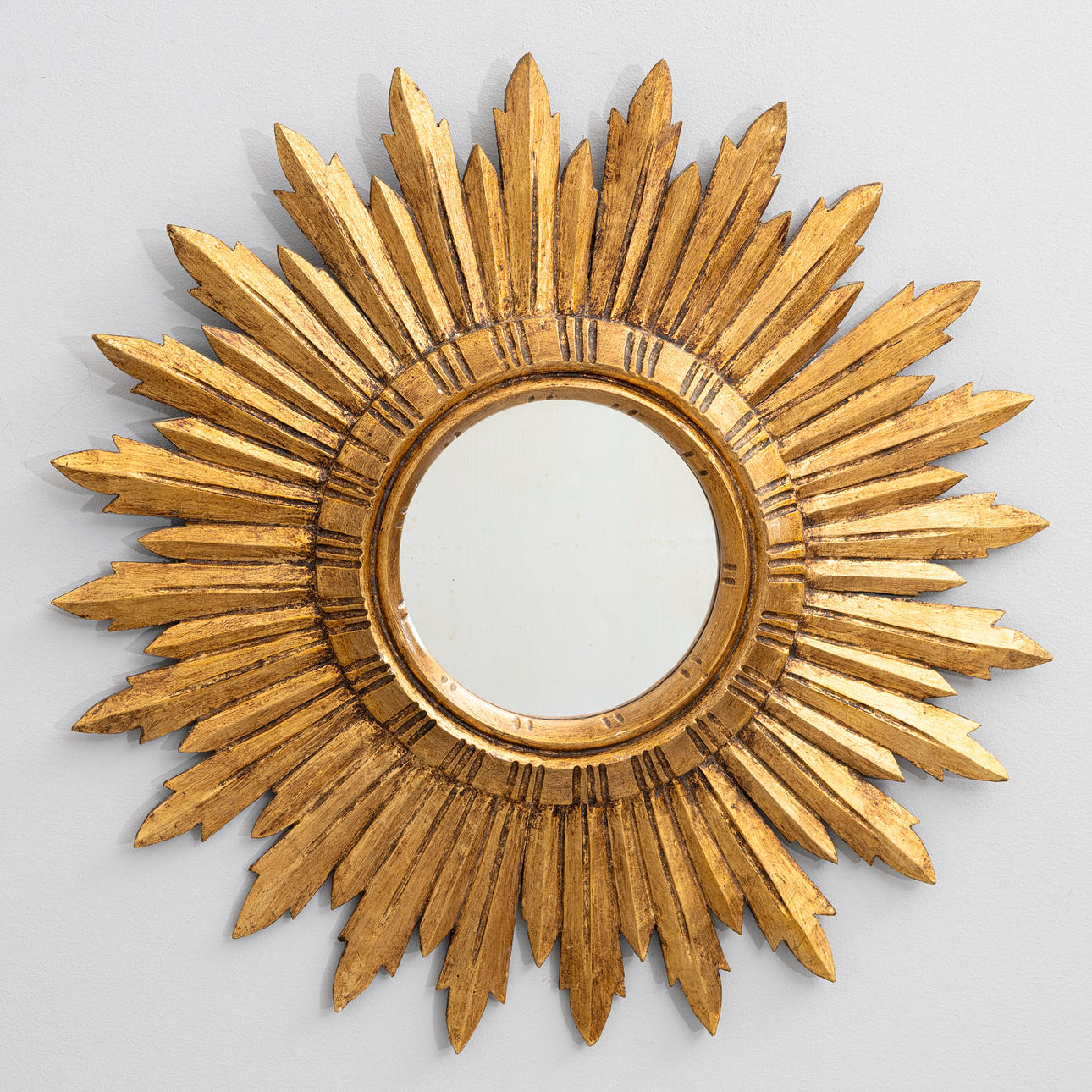 SOLSPEGEL, ram av trä,1900-talets andra hälft.