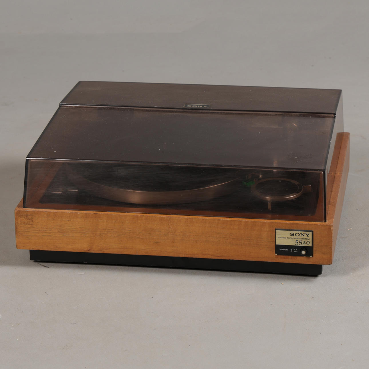 A SONY 5520 STEREO TURNTABLE.