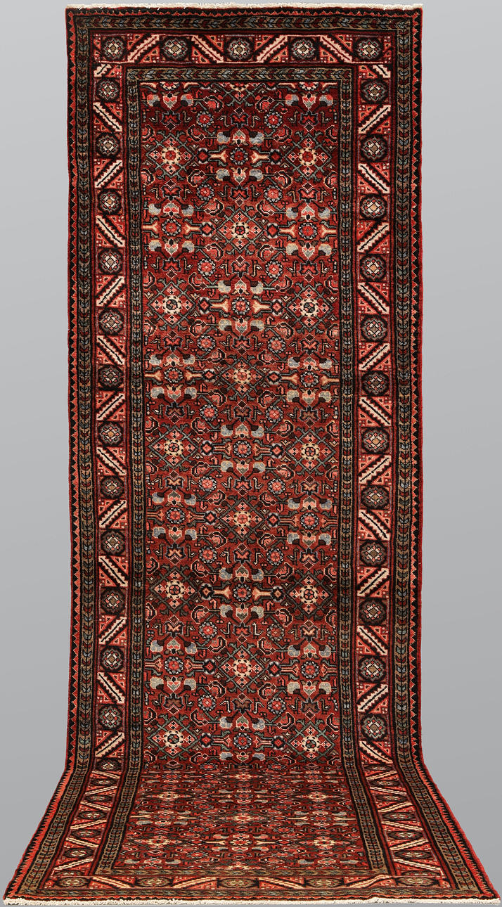 ORIENTAL CARPET. Hamadan runner, 412 x 113 cm.