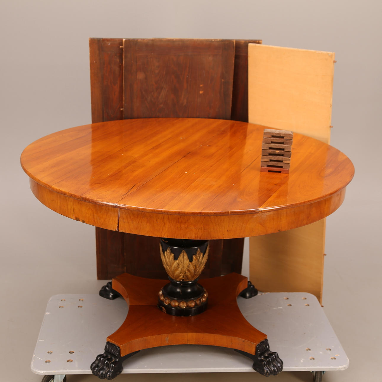 MATSALSBORD, engelsk alm, balusterpelare, Karl Johan tidigt 1800-tal.