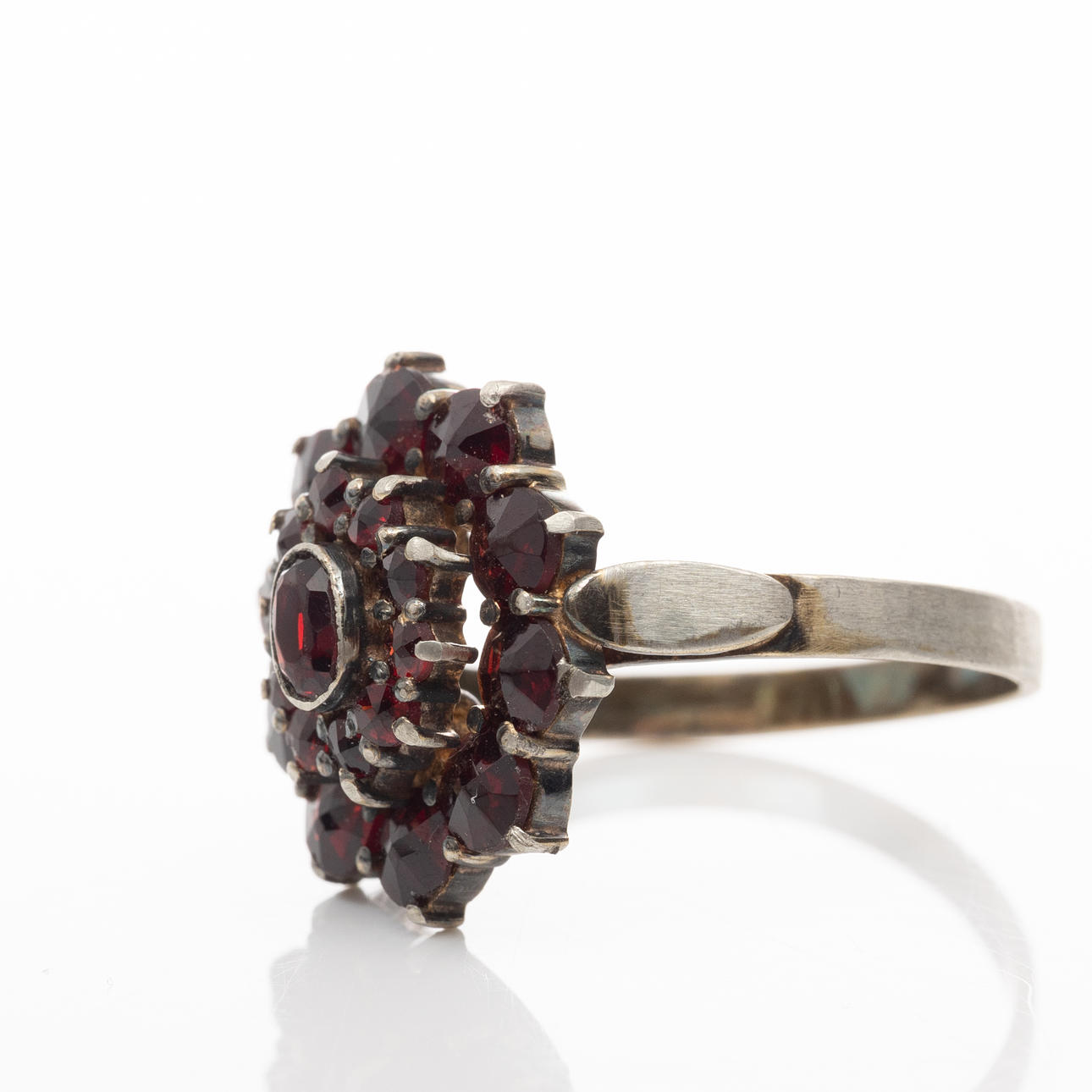 RING, Silver, Garnets.