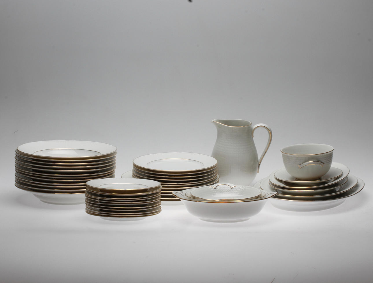 SERVISDELAR, 45 delar, porslin, "Swedish grace", Louis Adelborg, Rörstrand.