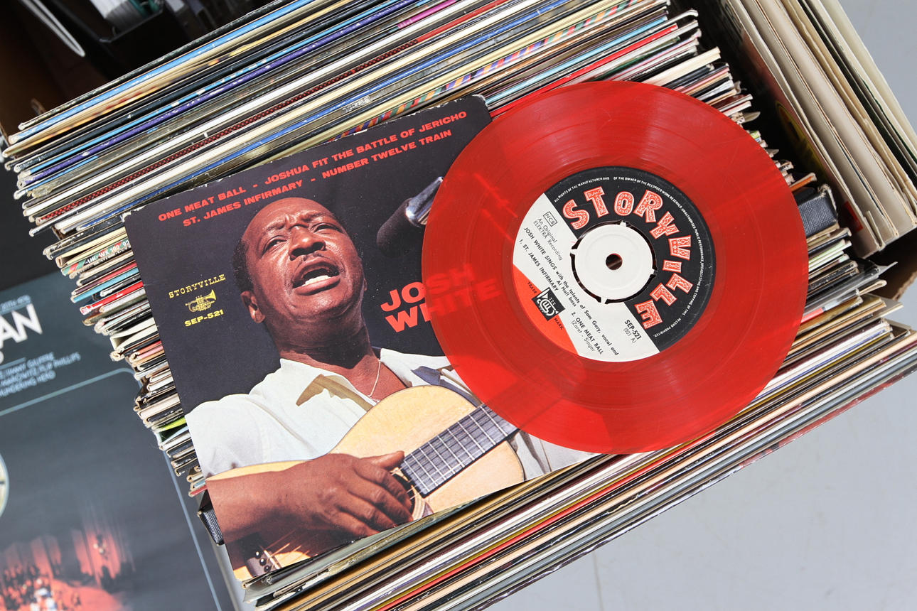 LP, EP och CD skivor, bl.a. Jazz och klassiskt.