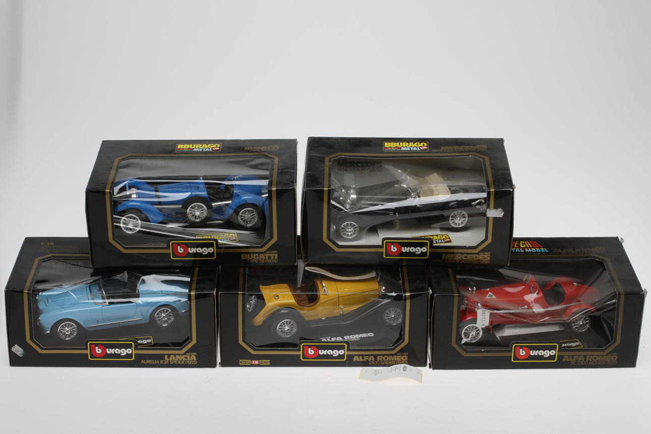 MODELLBILAR 5 stycken BURAGO skala 1:18 1:20, originalkartonger.