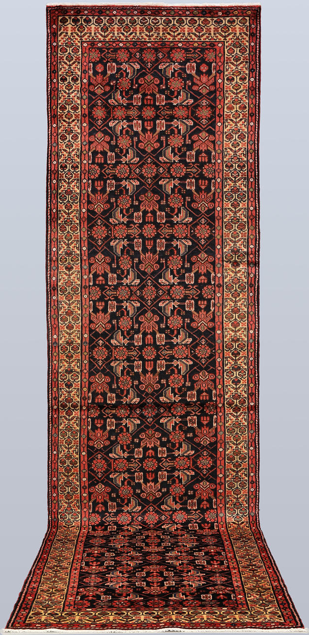 ORIENTAL CARPET. Hamadan runner, 405 x 110 cm.