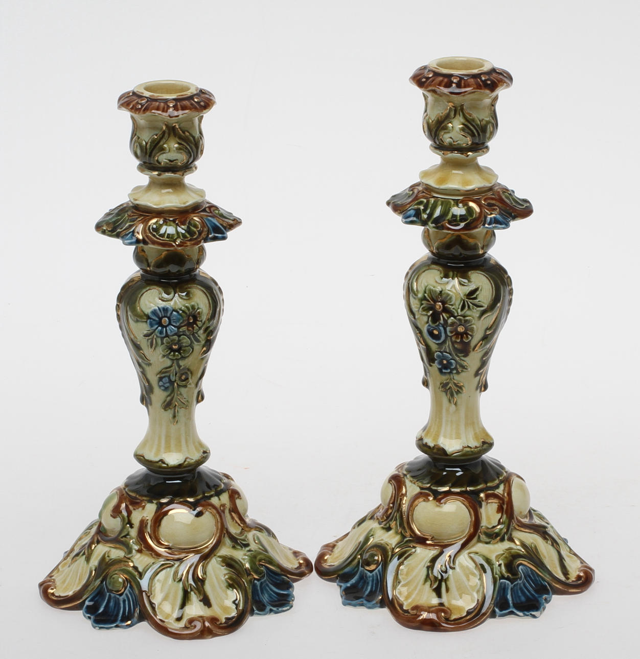 LJUSSTAKAR, ett par, majolika, Rörstrand, 1900-talets början.