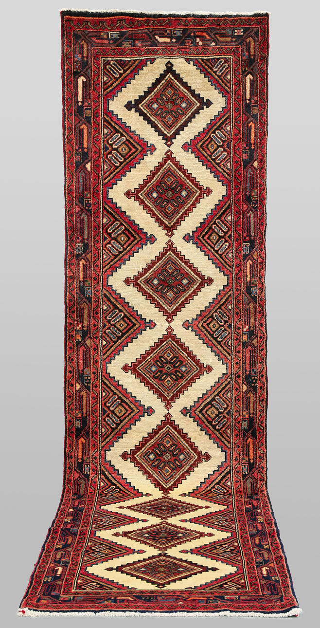 ORIENTAL CARPET. Hamadan runner, 317 x 82 cm.