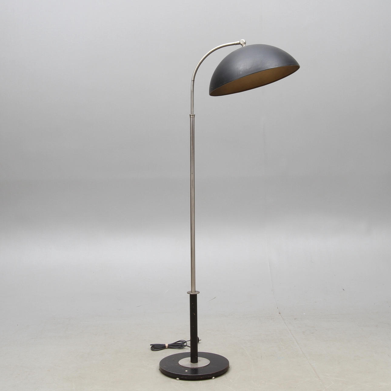 GOLVLAMPA, funkis, Böhlmarks, möjligen Hararld Notini, 1900-talets första hälft.