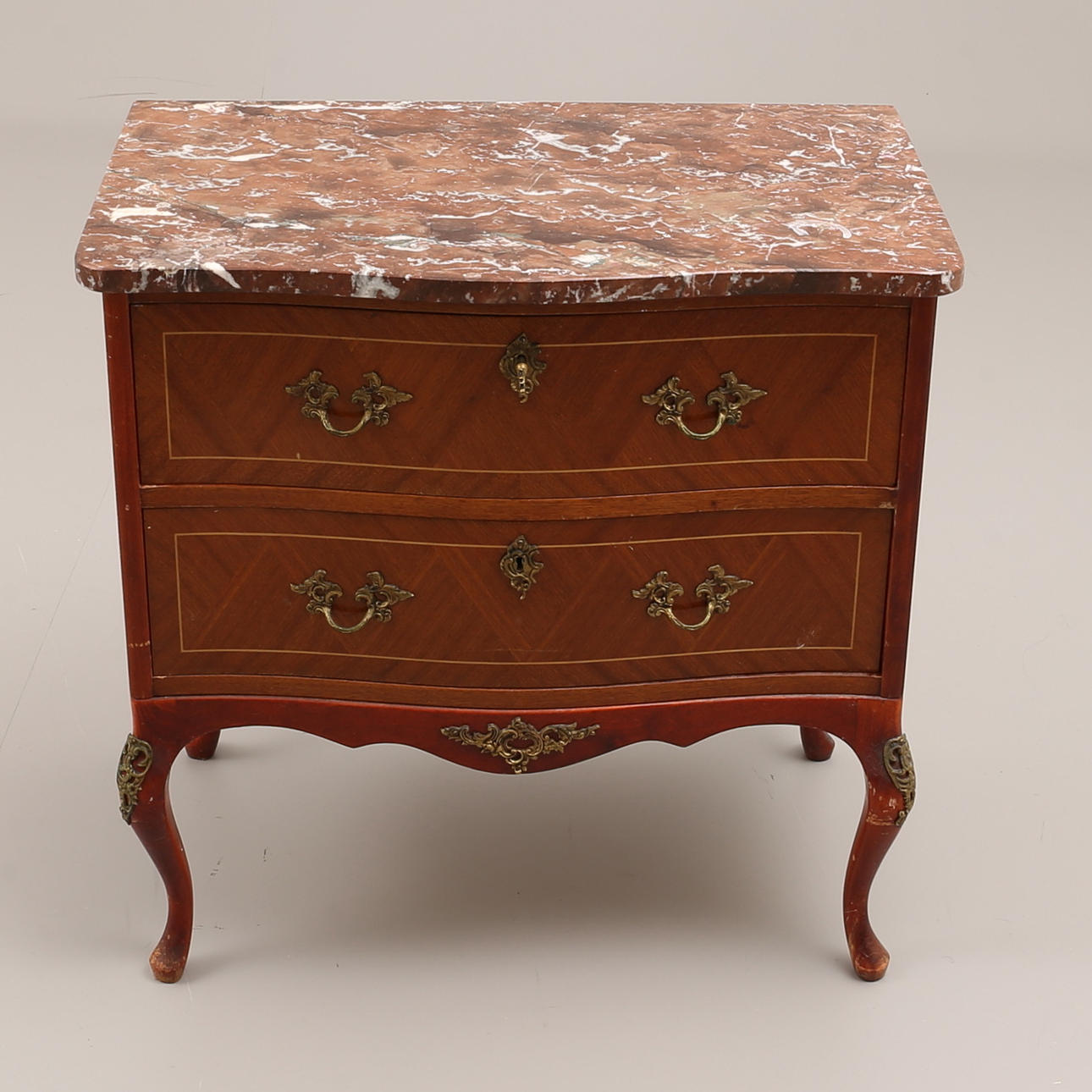 BYRÅ med stenskiva, rokokostil, 1900-tal.