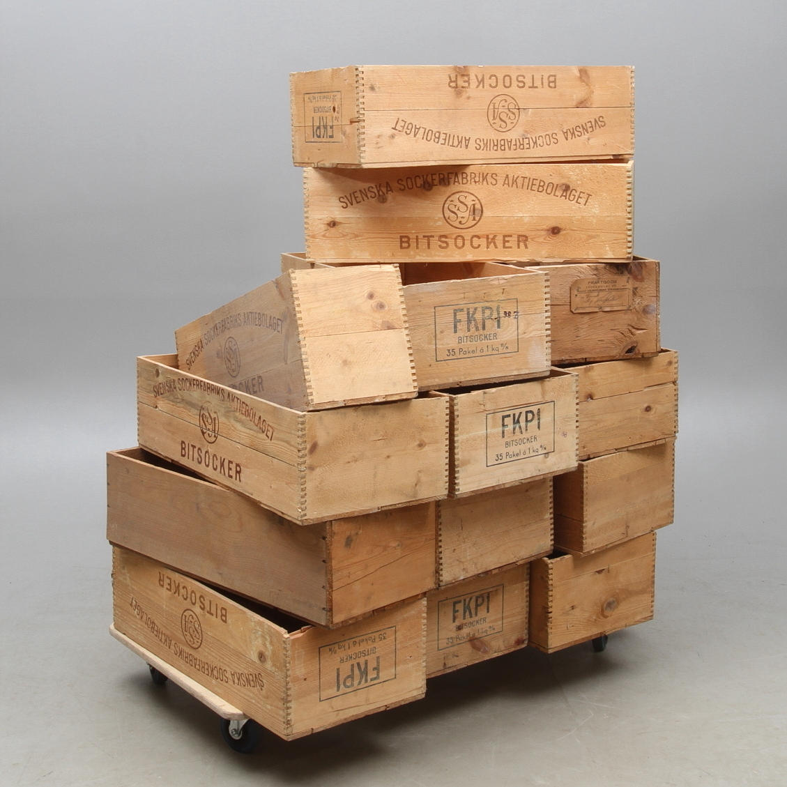 TRÄLÅDOR, 14 st, mestadels med text "Svenska sockerfabriks aktiebolag".
