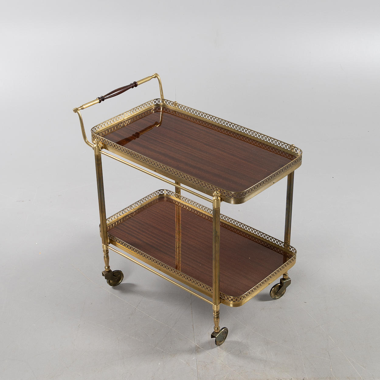 A serving trolley, England, 1970s. Furniture - Other - Auctionet