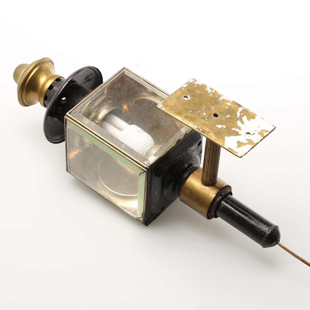 VAGNSLYKTA, glas och metall.