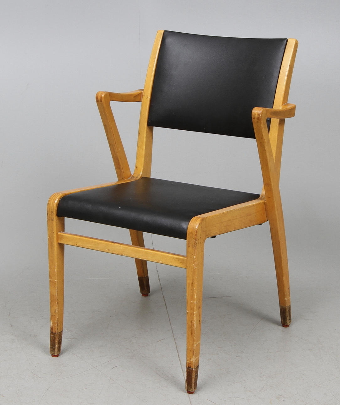 KARMSTOL, troligen Axel Larsson för Svenska Möbelfabrikerna Bodafors, 1900-talets mitt.