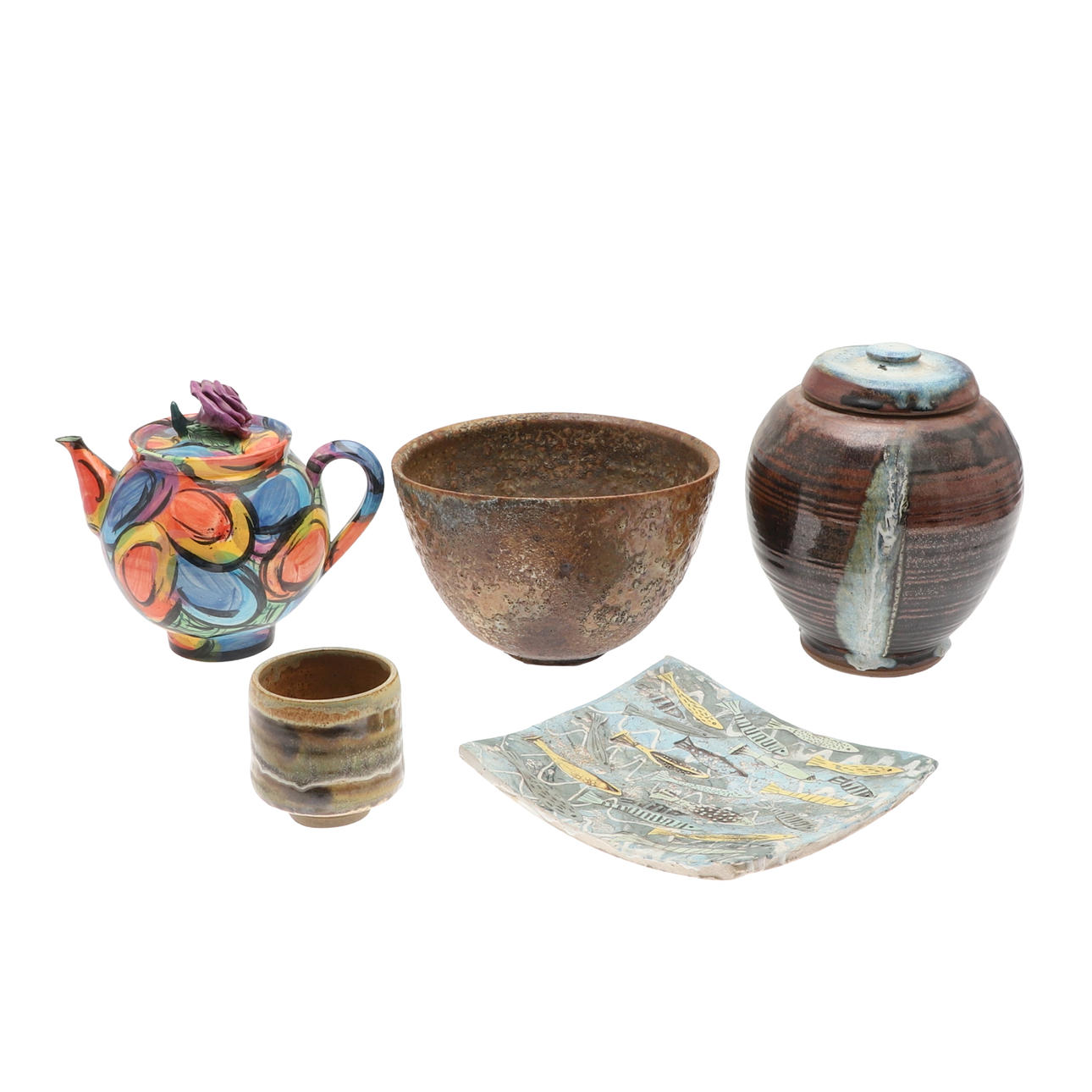 VARIOUS STUDIO POTTERY - INCLUDING DISH BY ELIZABETH HOWE.