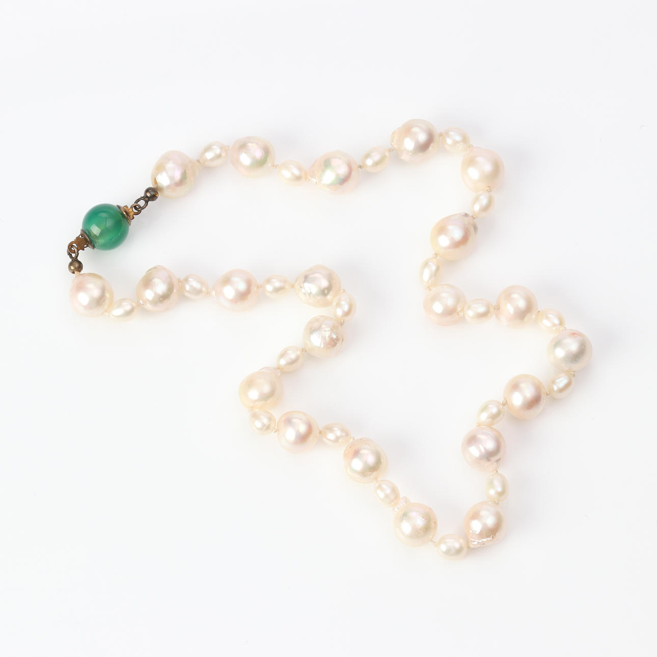 PÄRLCOLLIER av odlade pärlor.