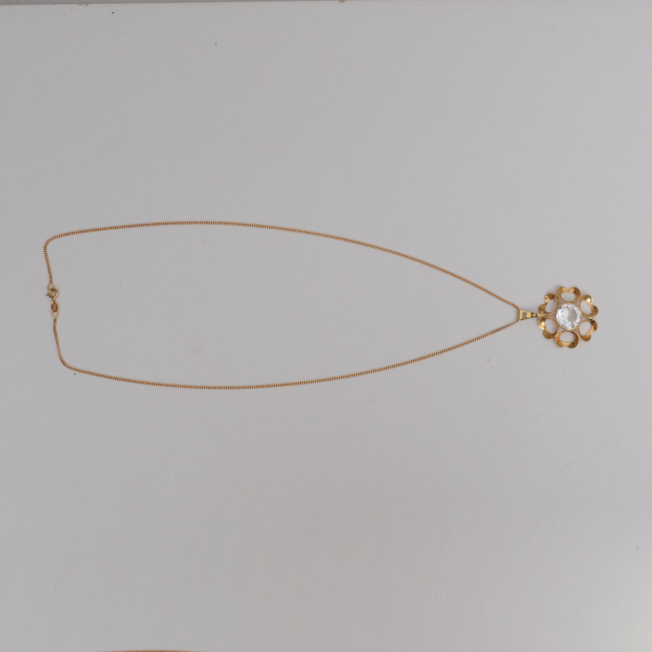 HALSBAND MED HÄNGE 18K.