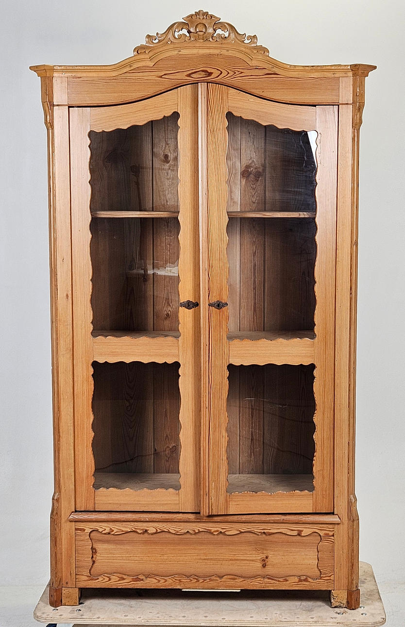 A late 19th century display cabinet.