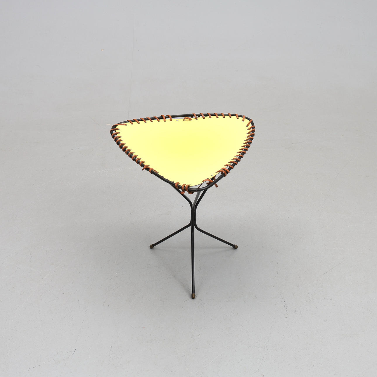 Bord, metall, 1900-tal.