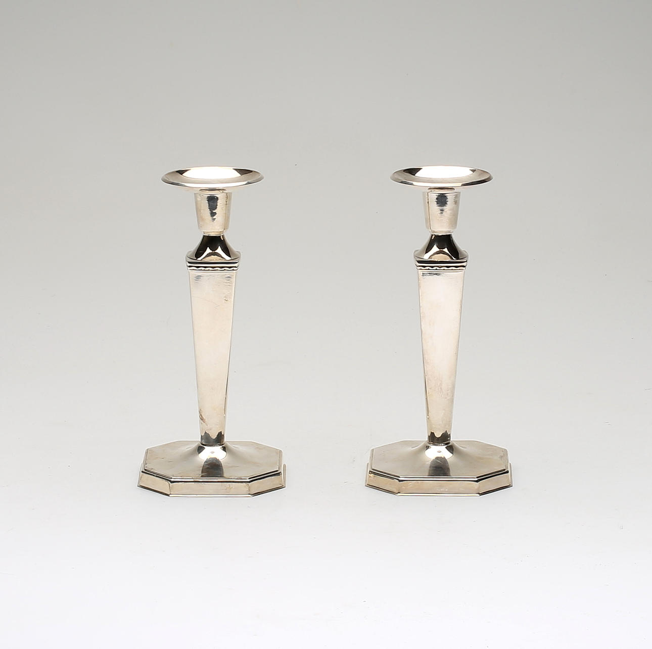 LJUSSTAKAR, ett par, nysilver, Guld Aktiebolaget, 1900-tal.