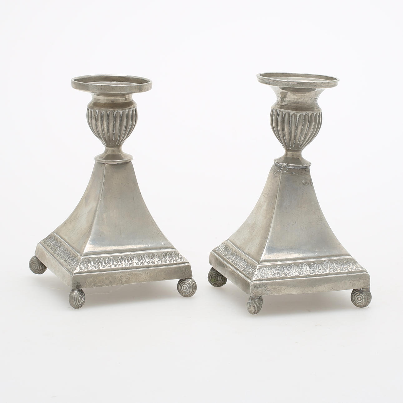 LJUSSTAKAR, ett par, tenn, Mathias Rundqvist, Karlskrona, 1831.