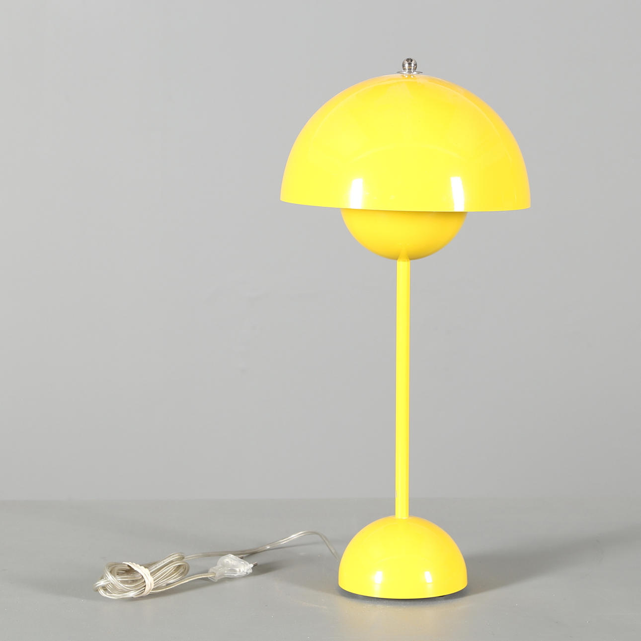 VERNER PANTON. Bordslampa "Flower pot", Unique Interior, Köpenhamn.