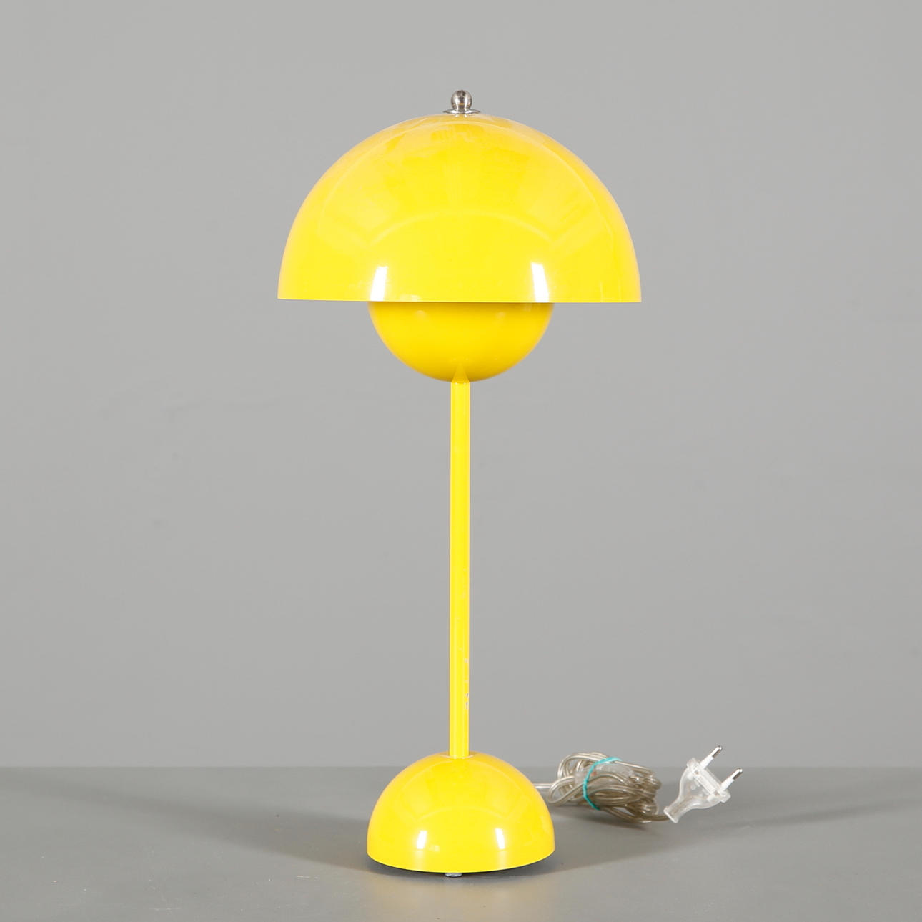 VERNER PANTON. Bordslampa "Flower pot", Unique Interior, Köpenhamn.