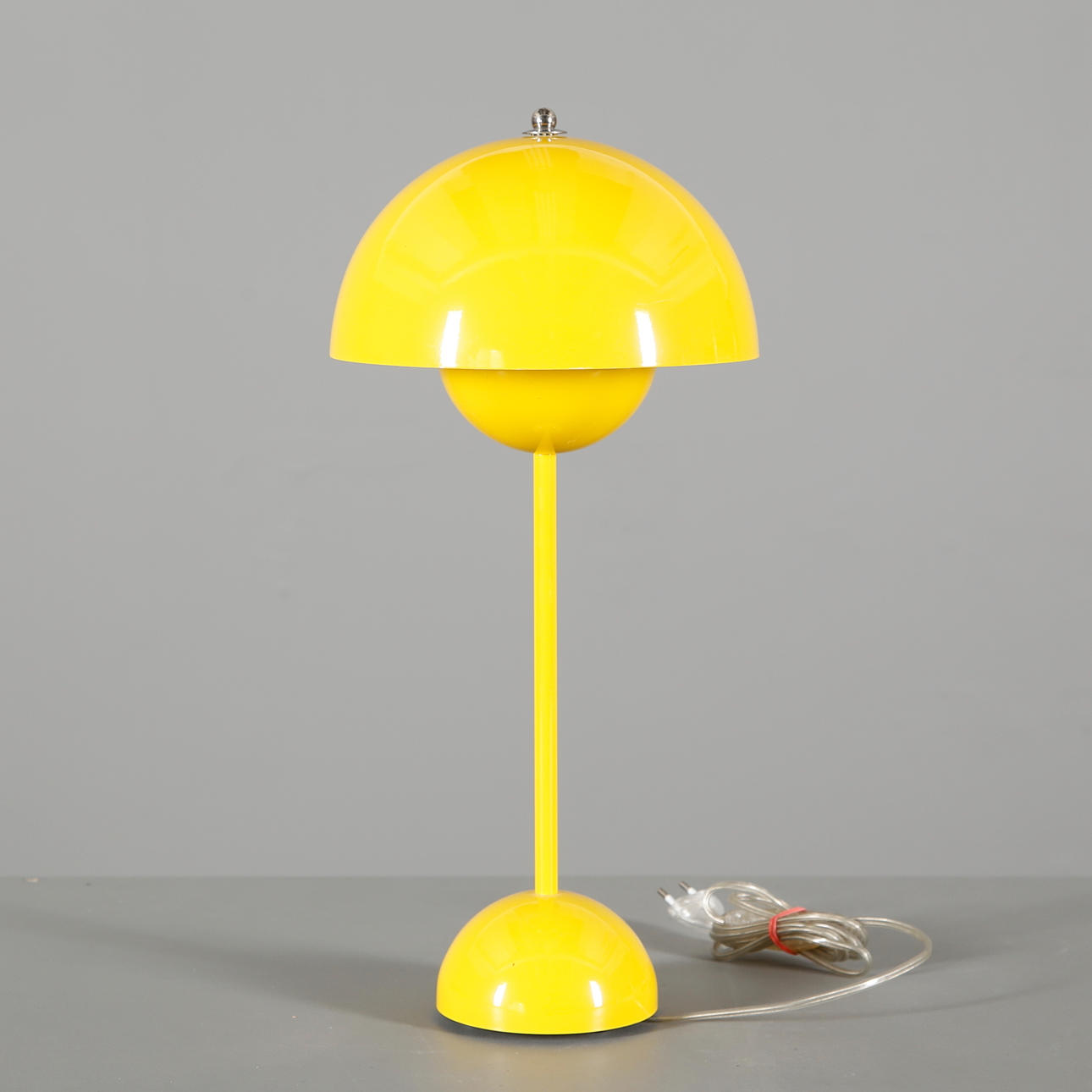 VERNER PANTON. Bordslampa "Flower pot", Unique Interior, Köpenhamn.