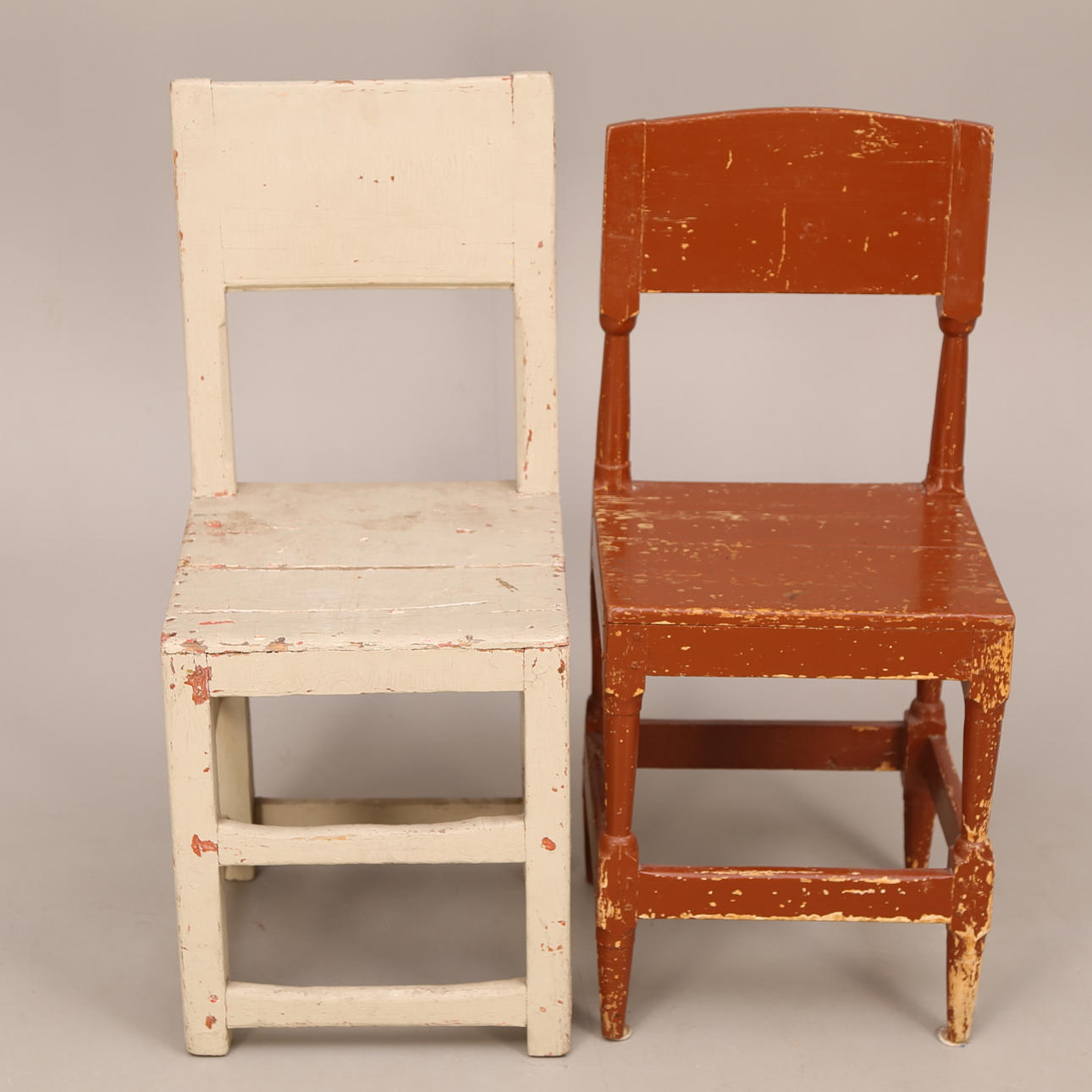 STOLE, 2 stk, almue, træpløkker, 1800-tallet.