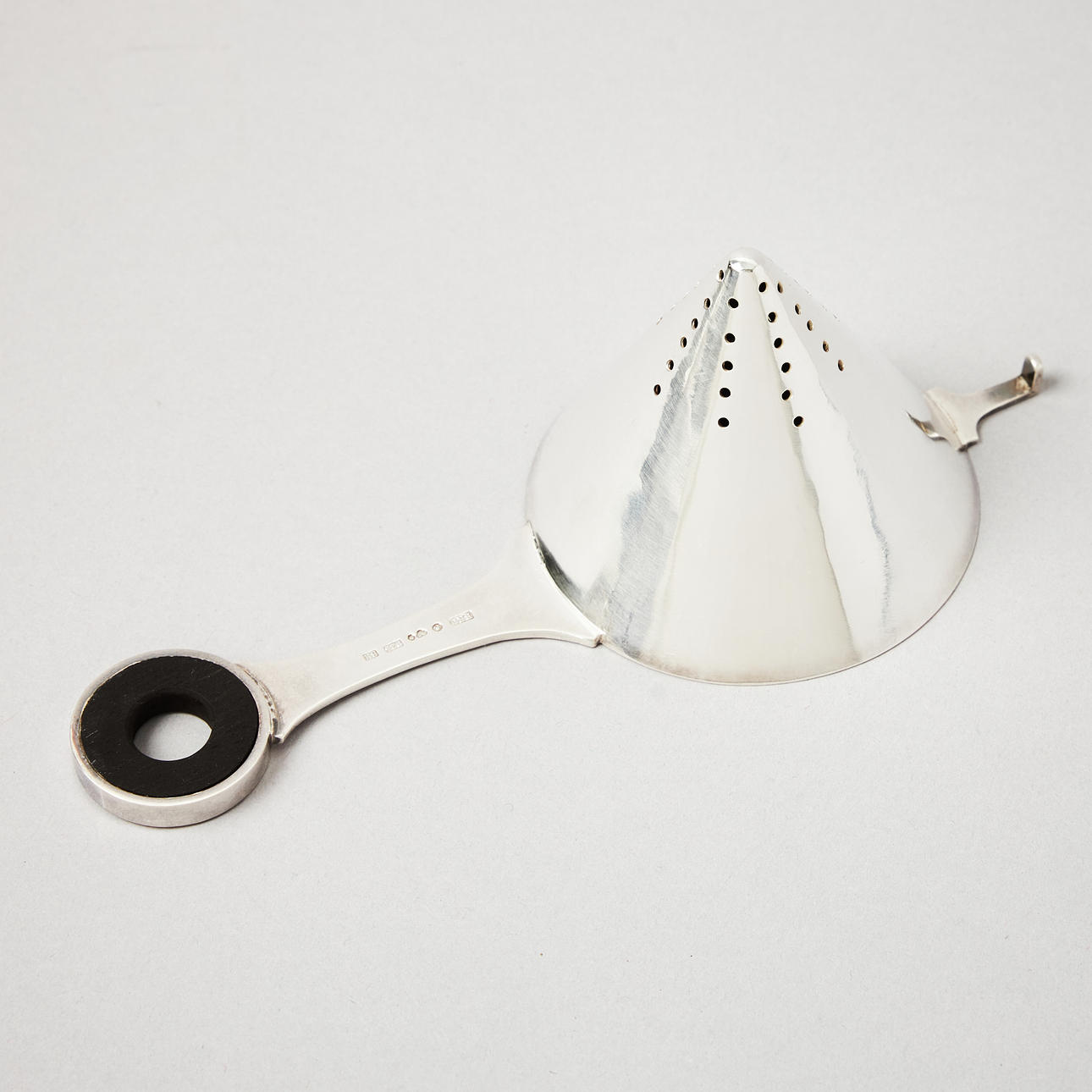 JAN BRUNK. Tea strainer, silver 925/1000, Stockholm 2000.