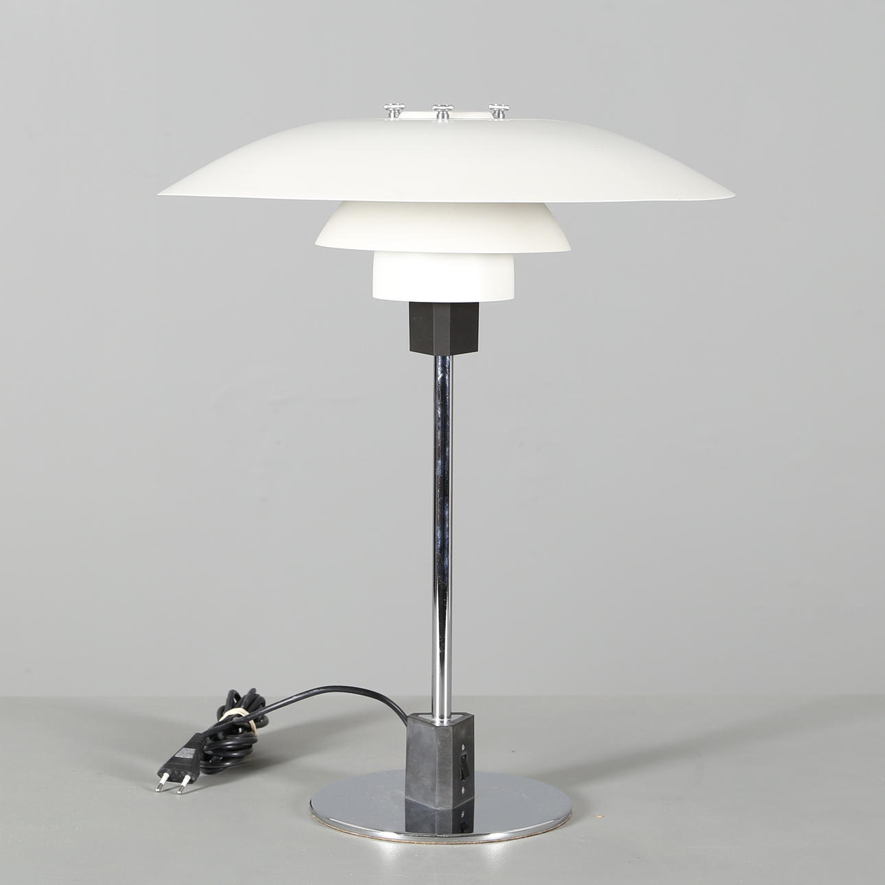 BORDSLAMPA, PH 4/3, Poul Henningsen för Louis Poulsen.