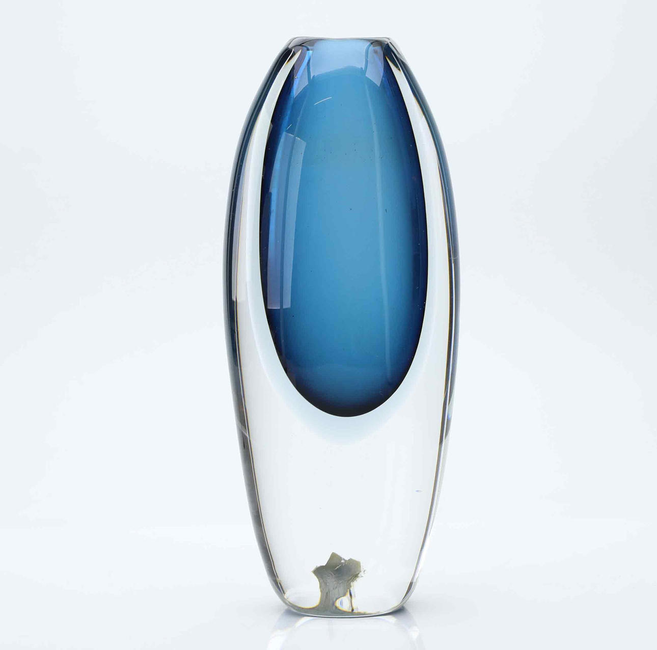 VICKE LINDSTRAND. vase, Kosta, numbered, labeled.