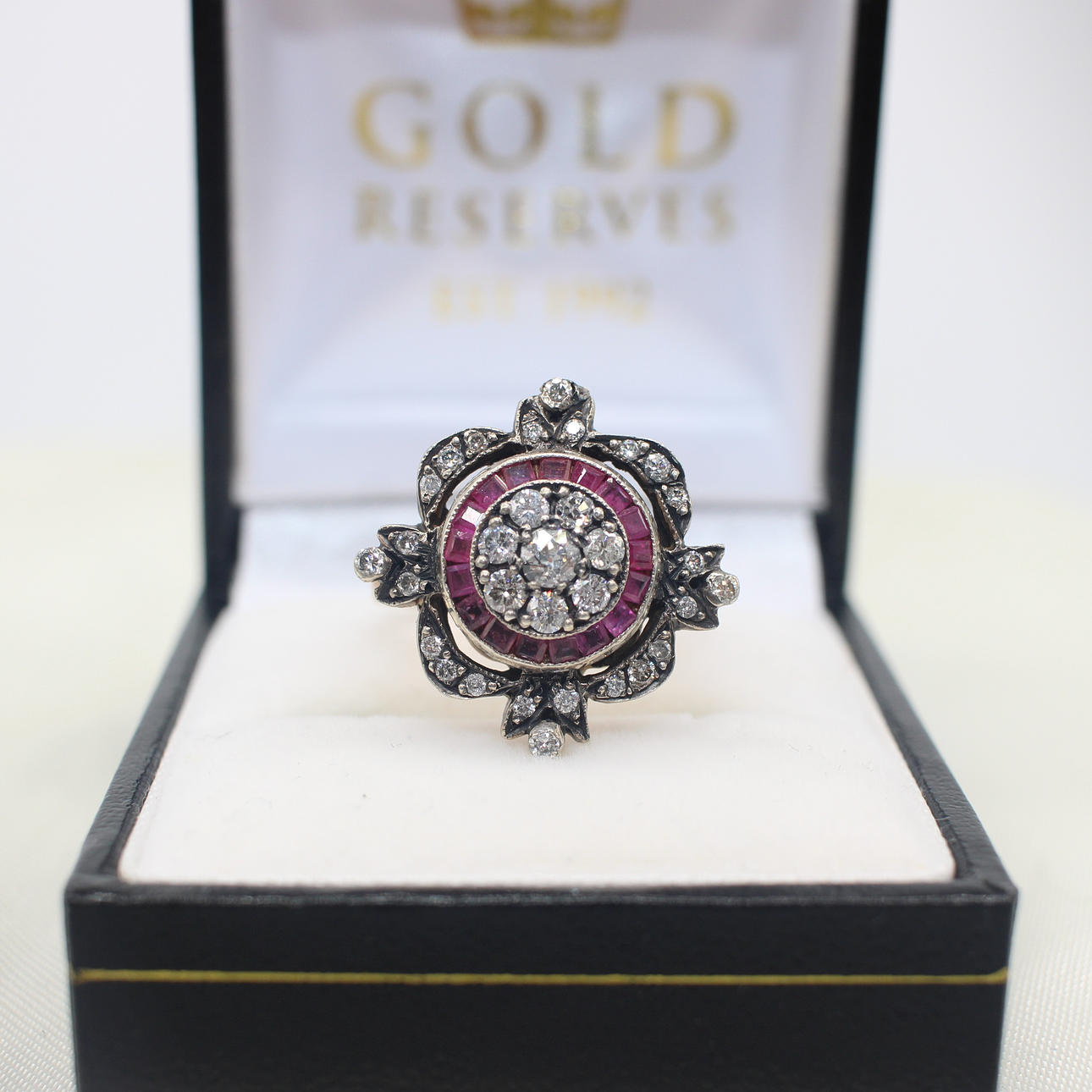 DIAMOND & RUBY VICTORIAN STYLE RING.