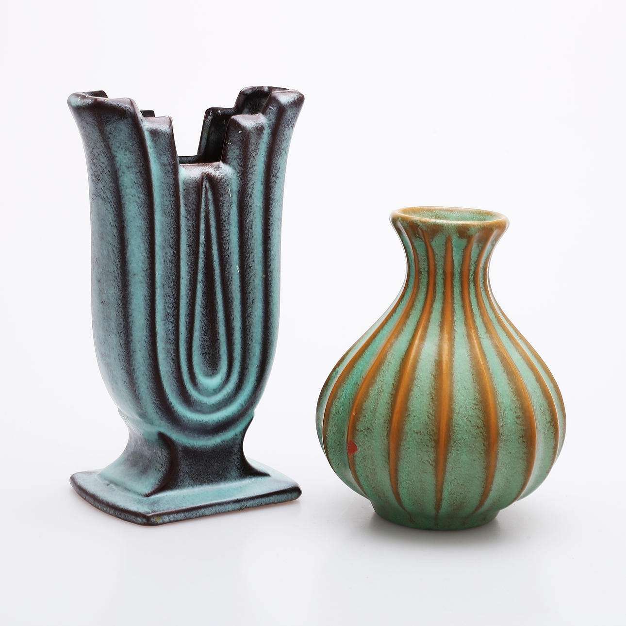EWALD DAHLSKOG. Two Bo Fajans vases, 1930s/40s. Ceramics & Porcelain ...