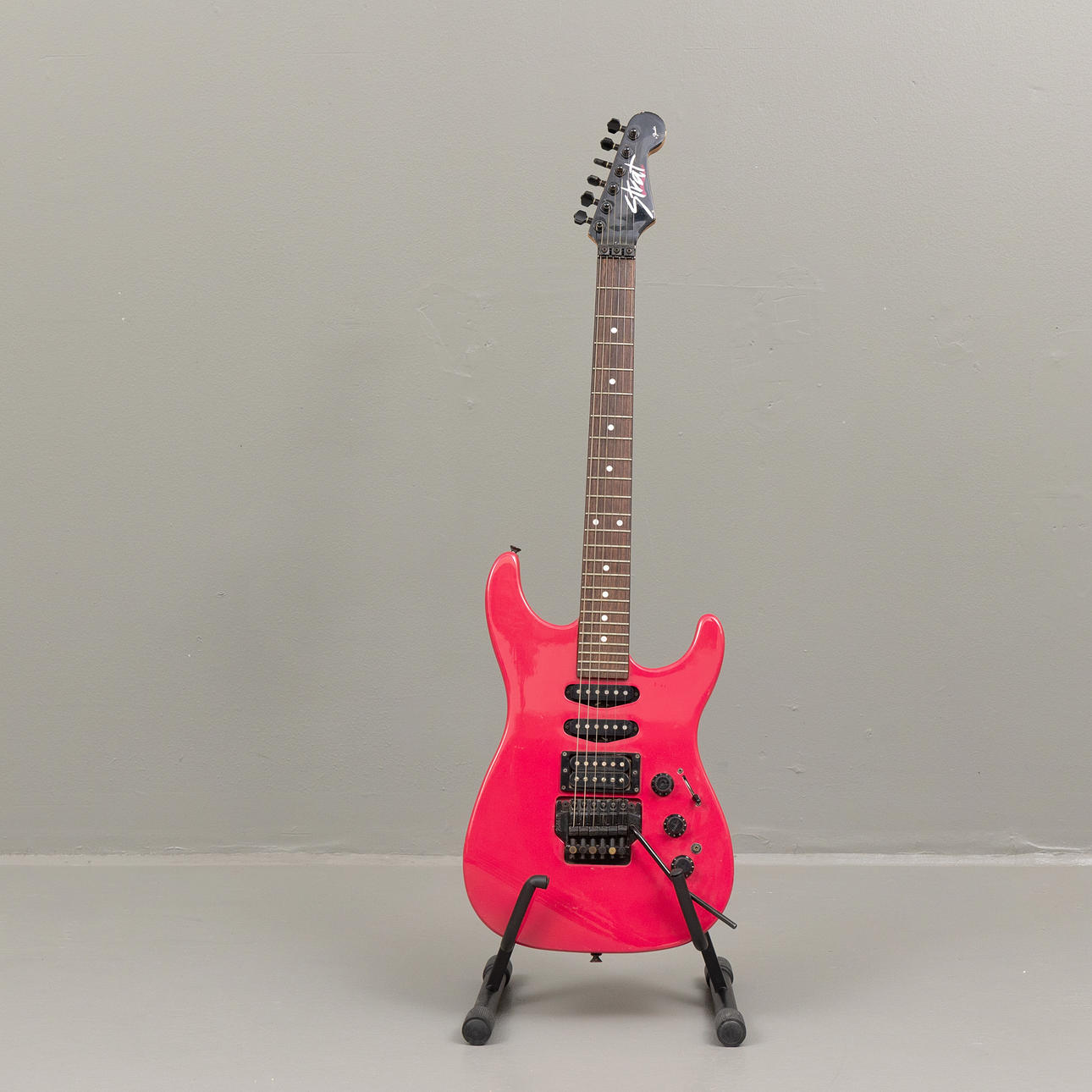 GITARR. Fender HM Stratocaster Razzberry, 1980-tal.