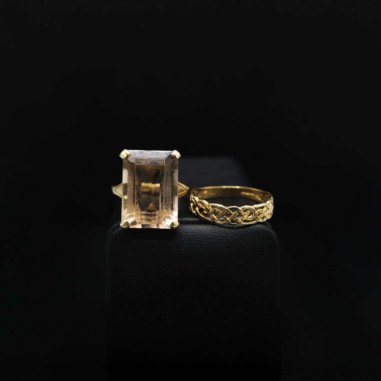 ZWEI RINGE AUS 9-KARÄTIGEM GOLD. Schmuck & Edelsteine - Ringe - Auctionet